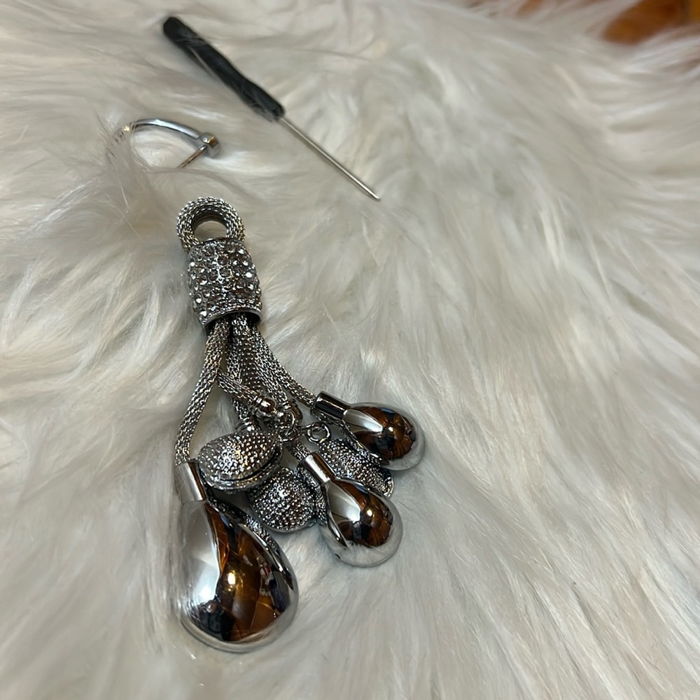 NEW💙🩶 elegant keychain - Picture 7 of 14